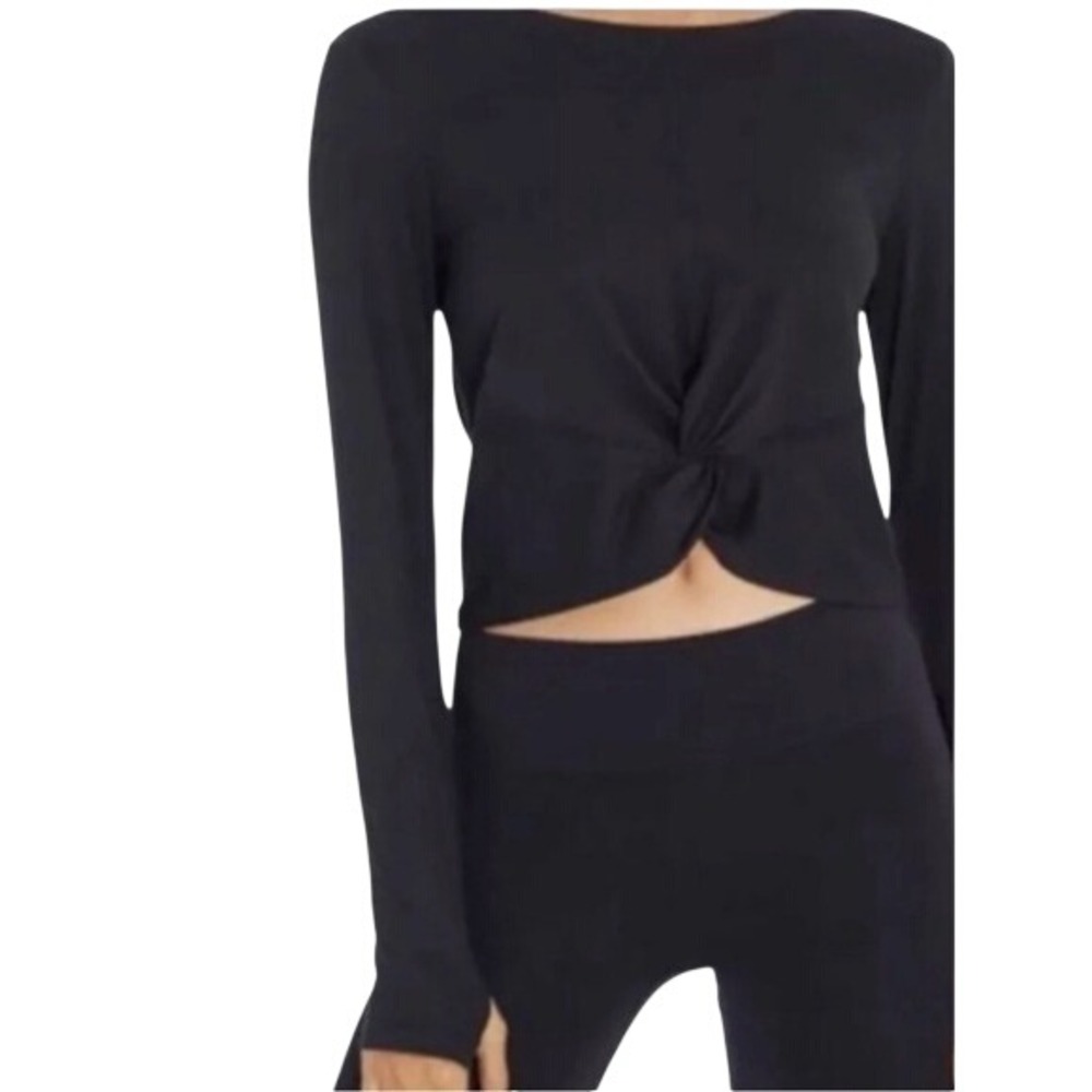 Zobha Black Long-Sleeve Twist Front Crop Top